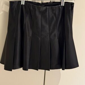 Like new Alice and Olivia Carter Black Pleated Skirt